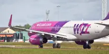 Voli low cost, con extra il prezzo quintuplica: indagine Altroconsumo