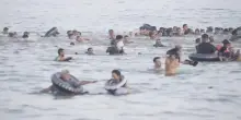Migranti, Sanchez: Ritorno rapido alla normalit&agrave;