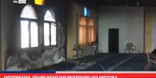 Cisgiordania, coloni israeliani incendiano una moschea