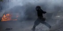 Proteste Francia, Lecornu chiede ai prefetti di attuare 'coprifuoco'