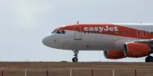 Francia, circa 100 voli Easyjet cancellati nel weekend: il motivo