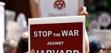 Usa, Trump chiede un maxi risarcimento all'Universit&agrave; di Harvard