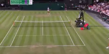 Tsitsipas, dritto pazzesco: anche Djokovic applaude