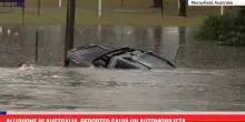 Alluvione in Australia, reporter salva un automobilista