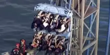 Texas, 8 persone bloccate sulle montagne russe a Galveston. VIDEO