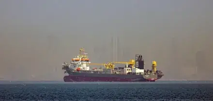Iran, media: 'Centinaia di navi e petroliere ferme ai lati di Hormuz'