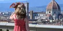 Odore di bruciato a Firenze, la spiegazione: 'Sono i roghi in Francia'