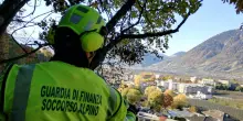 Valle d'Aosta, cade da un sentiero e precipita nel vuoto: morto runner