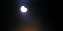 Come vedere l&rsquo;eclissi solare in streaming se il cielo &egrave; nuvoloso