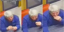 Ingoia anello di diamanti da 40mila &euro; per rubarlo: video lo incastra