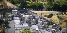 Tour de France, auto della stampa contro transenne all&rsquo;arrivo a Ussel: 8 feriti