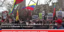 Manifestanti pro e contro Maduro davanti al tribunale