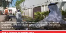 Dubai, il robot che prega divide il web