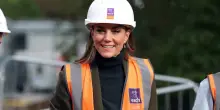 Kate Middleton visita un ospedale pediatrico in costruzione. FOTO