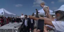 Papa Leone a Lampedusa, il giro in Papamobile