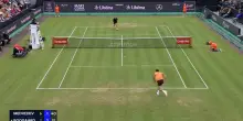 Medvedev ha una palla break, come cancellarla? L'intuizione di Boogaard va a segno. VIDEO