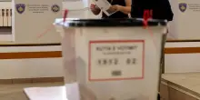 Elezioni Kosovo, seggi aperti fino alle 19. Kurti favorito in sondaggi