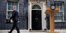 Regno Unito, cosa succede dopo le dimissioni del premier Keir Starmer