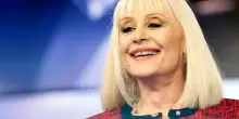 Raffaella Carrà, oggi avrebbe compiuto 82 anni: i ricordi sui social