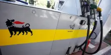 Carburanti, Eni fissa tetto: da luned&igrave; 1,99 euro benzina 2,19 gasolio