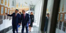 Trump mostra a Xi Jinping un'autopen al posto del ritratto di Biden