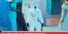 Seul, robot e modelli sfilano insieme in passerella