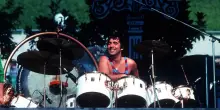 Keith Moon, 80 anni fa nasceva il batterista esplosivo dei The Who