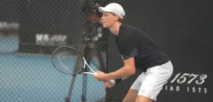 Sinner, marted&igrave; l'esordio: l'allenamento della vigilia