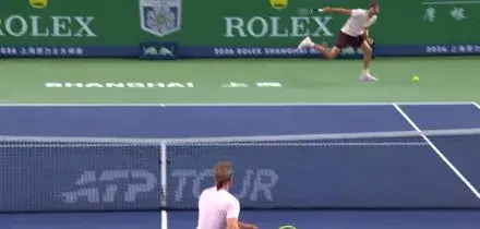 Zverev, punto splendido con Davidovich Fokina a Shanghai