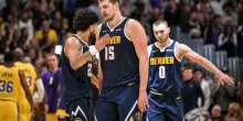 Jokic non sbaglia: canestro decisivo nel finale e tripla doppia contro i Lakers