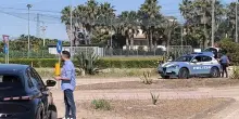 Fuggono a posto di blocco e si schiantano, muore 16enne nel Foggiano