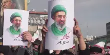 Iran, migliaia di persone in piazza per Mojtaba Khamenei