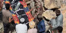 Pakistan, autobus precipita in un burrone: almeno 40 morti