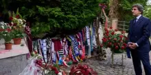 Tutto solo, il presidente del Torino Cairo sale a Superga per l'omaggio al Grande Torino