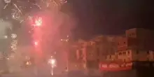 Genoa, la festa dei tifosi per i 133 anni del club tra fumogeni e fuochi d'artificio