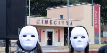 David di Donatello 2026, protesta a Cinecitt&agrave;: &ldquo;Siamo invisibili&rdquo;
