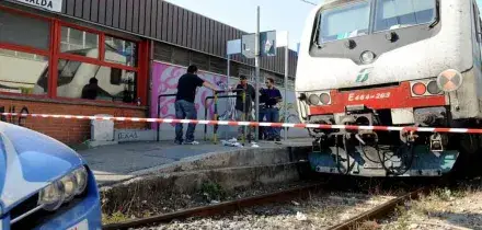 Ha le cuffie e non sente arrivare il treno, 17enne muore nel Trapanese