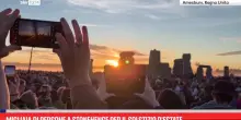 Migliaia di persone a Stonehenge per il solstizio d'estate