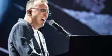 Gigi D'Alessio, stadio Maradona - Una notte a Napoli: cast, ospiti, Canale 5