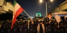 In Iraq sventolano le bandiere dell’Iran: “Via gli americani da qui”
