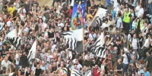 Scorrettissimo Palio. Il mondo al contrario di Siena