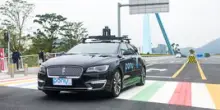 I robotaxi cinesi che non danno la precedenza