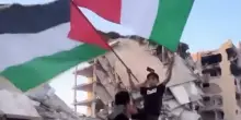 Il video della bandiera italiana sventolata a Gaza, rilanciato sia dal ministro Tajani sia da Ilaria Salis
