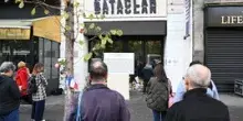 Strage del Bataclan, dieci anni dopo Parigi ricorda le vittime