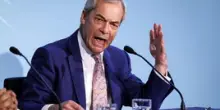 Dieci anni di Brexit: miliardi bruciati, ma Farage &egrave; ancora protagonista