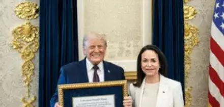 I feticisti del Nobel non capiscono il senso del gesto di Machado con Trump