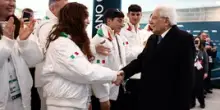 Mattarella tra gli azzurri e il primo ghiaccio olimpico. Cos&igrave; a Milano sono gi&agrave; iniziate le Olimpiadi