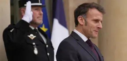 Macron contro Meloni: "Non commenti ci&ograve; che sta accadendo altrove". Lo "stupore" di Palazzo Chigi