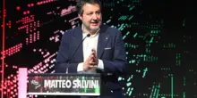 Salvini &ldquo;snobba&rdquo; il no al referendum: vola da Orb&aacute;n e attacca Zelensky