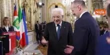 Mattarella riceve in dono le maglie di Milan e Bologna in Quirinale